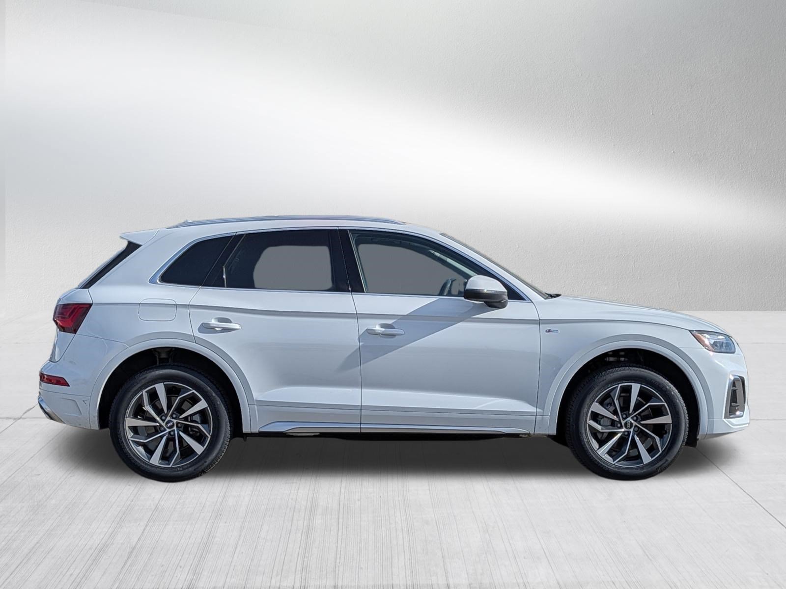 Certified 2024 Audi Q5 2.0T Premium Plus w/ Premium Plus Package AWD/4WD image 8