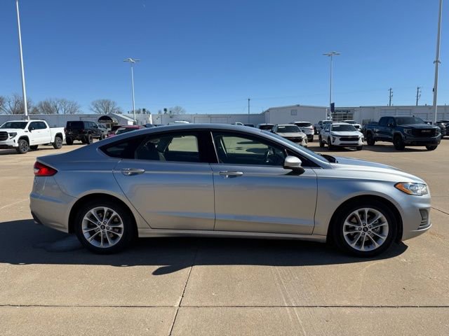 Used 2020 Ford Fusion SE image 3