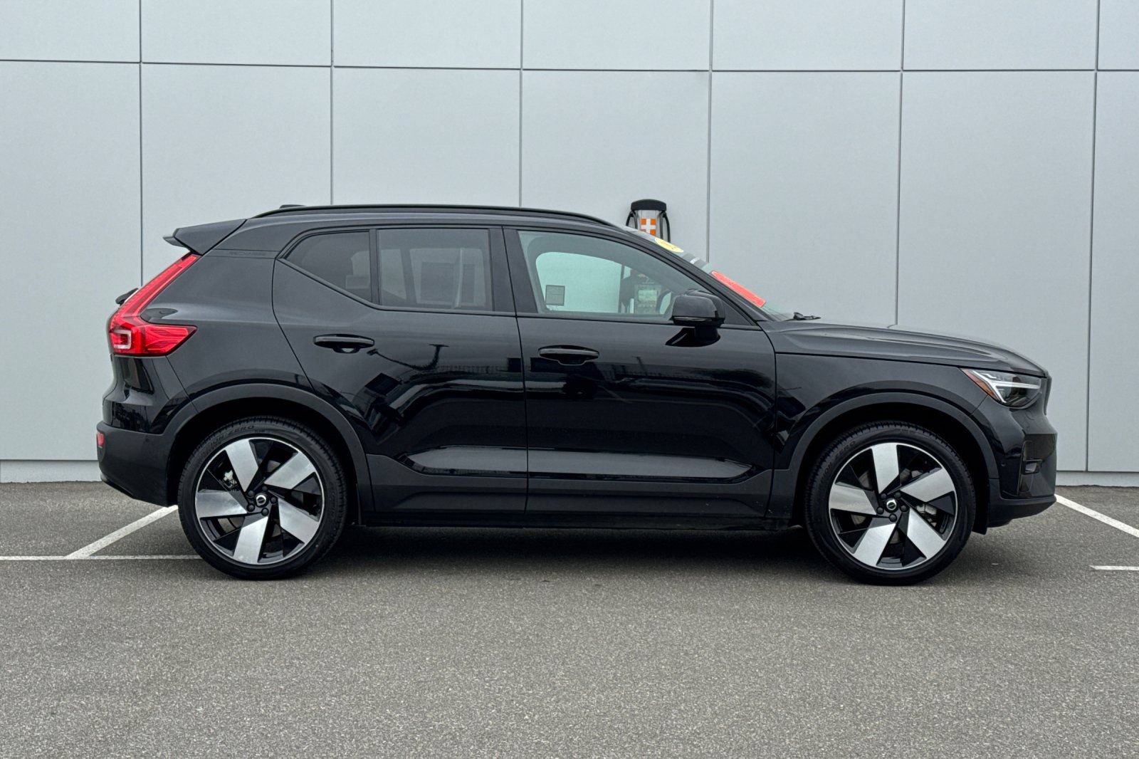 Used 2023 Volvo XC40 Recharge Ultimate w/ Protection Package Premier AWD/4WD image 6