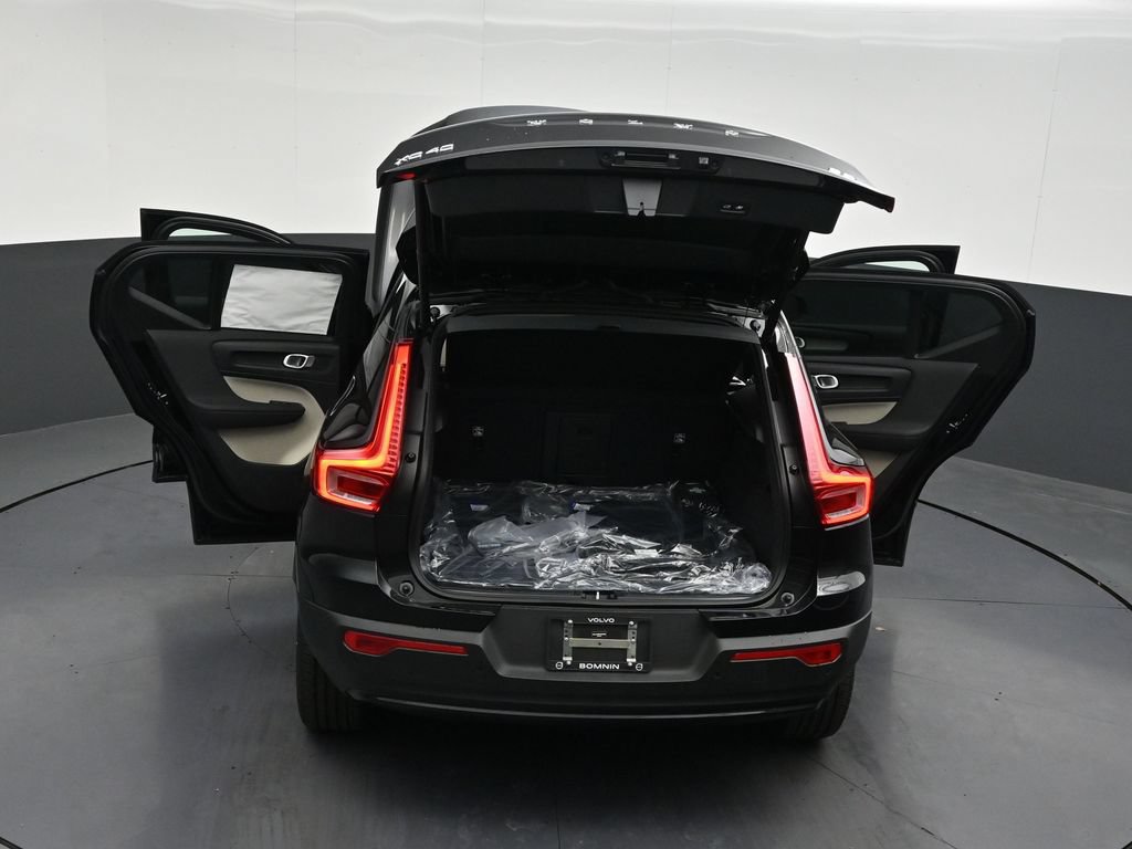 New 2026 Volvo XC40 B5 Plus w/ Protection Package Premier AWD/4WD image 33