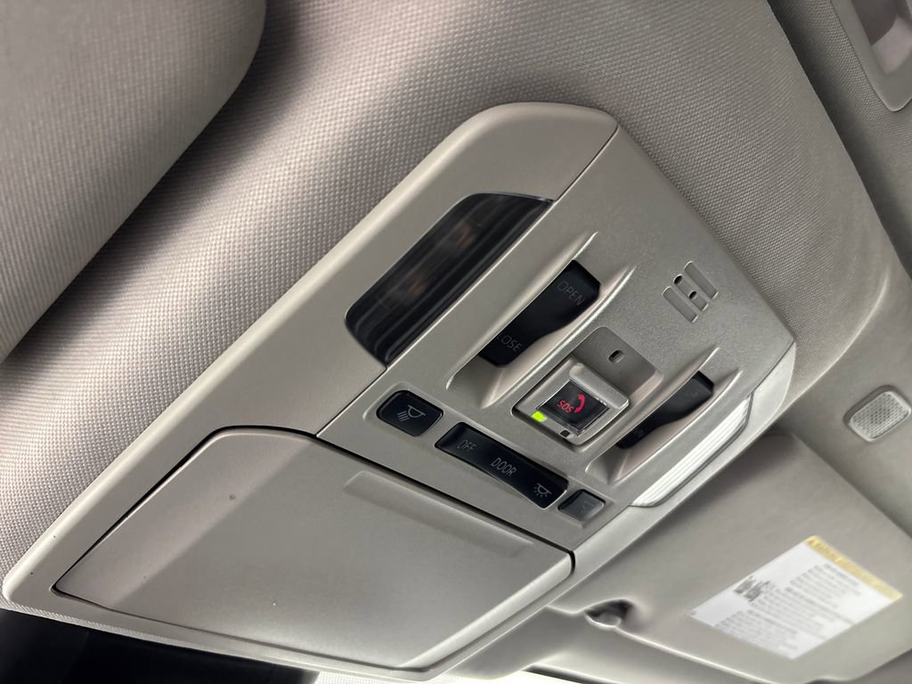 Used 2023 Toyota Highlander XLE image 26