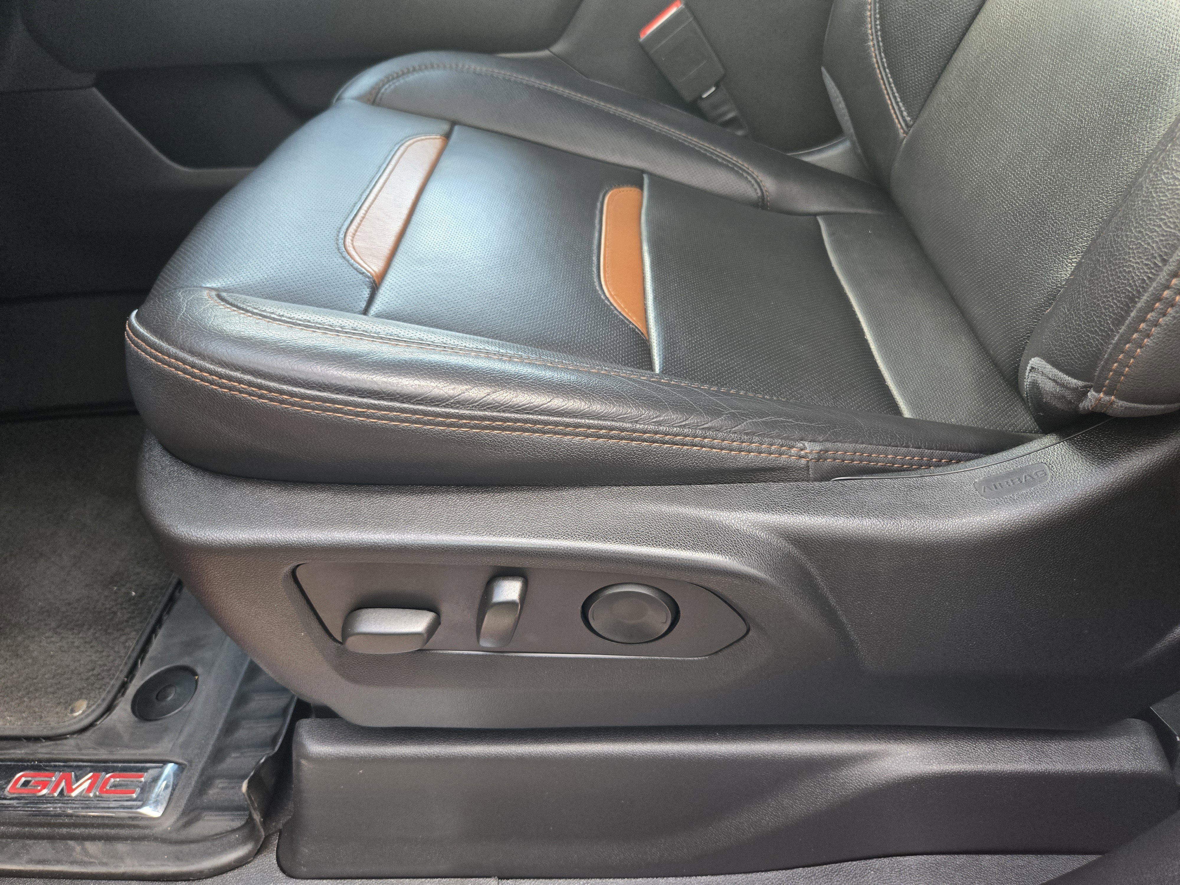 Used 2022 GMC Sierra 1500 AT4 w/ AT4 Premium Package image 18