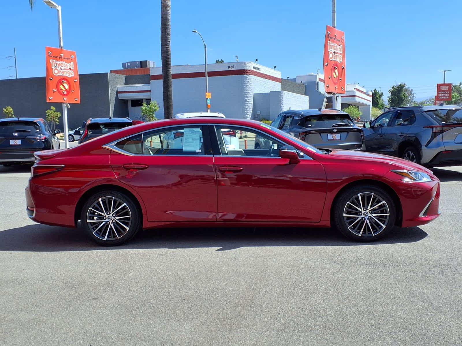 Used 2024 Lexus ES 300h w/ Premium Package FWD image 4