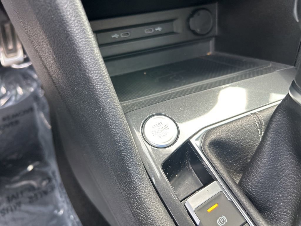 Used 2023 Volkswagen Tiguan SE R-Line image 45