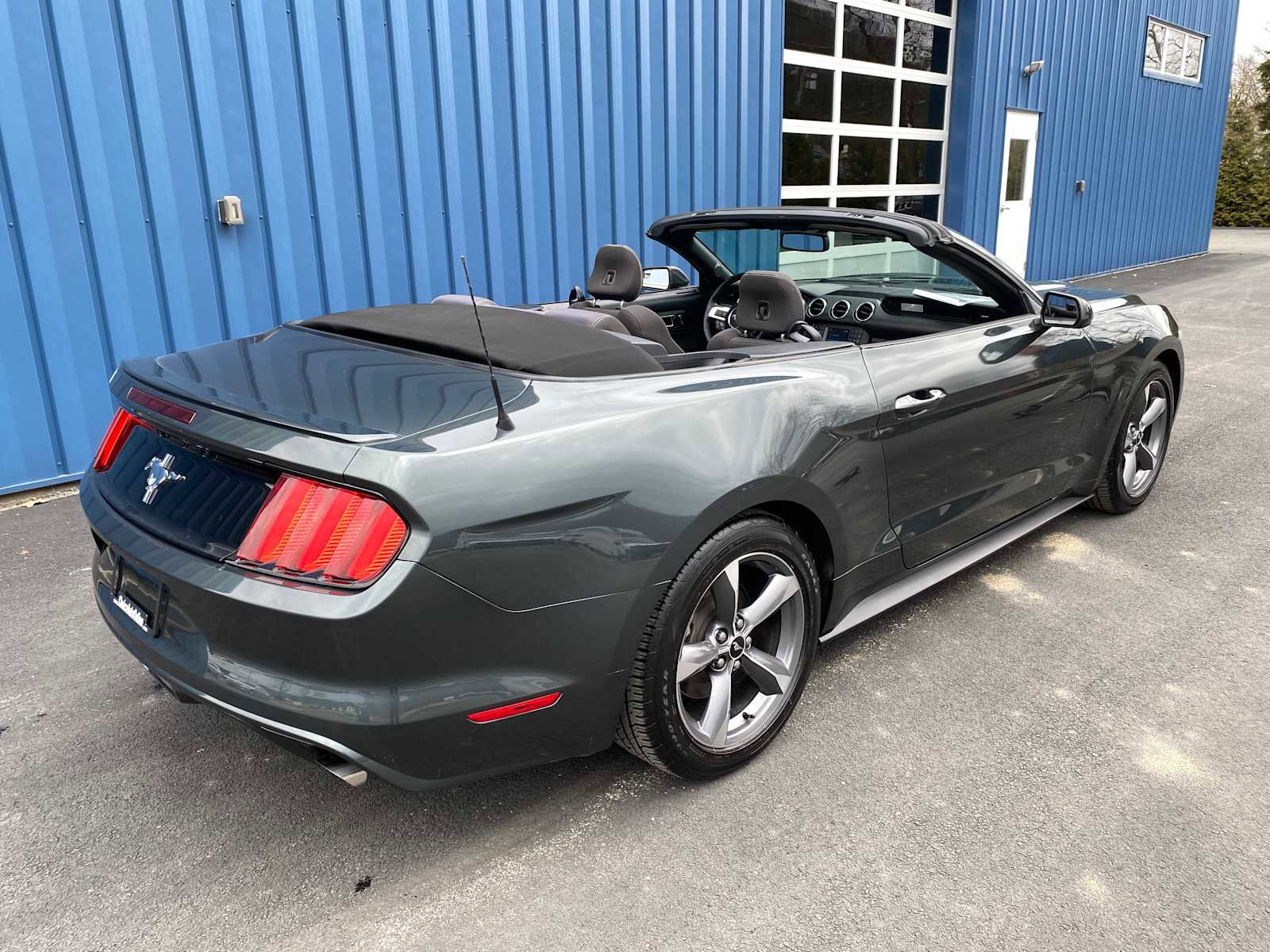 Used 2015 Ford Mustang Convertible image 4