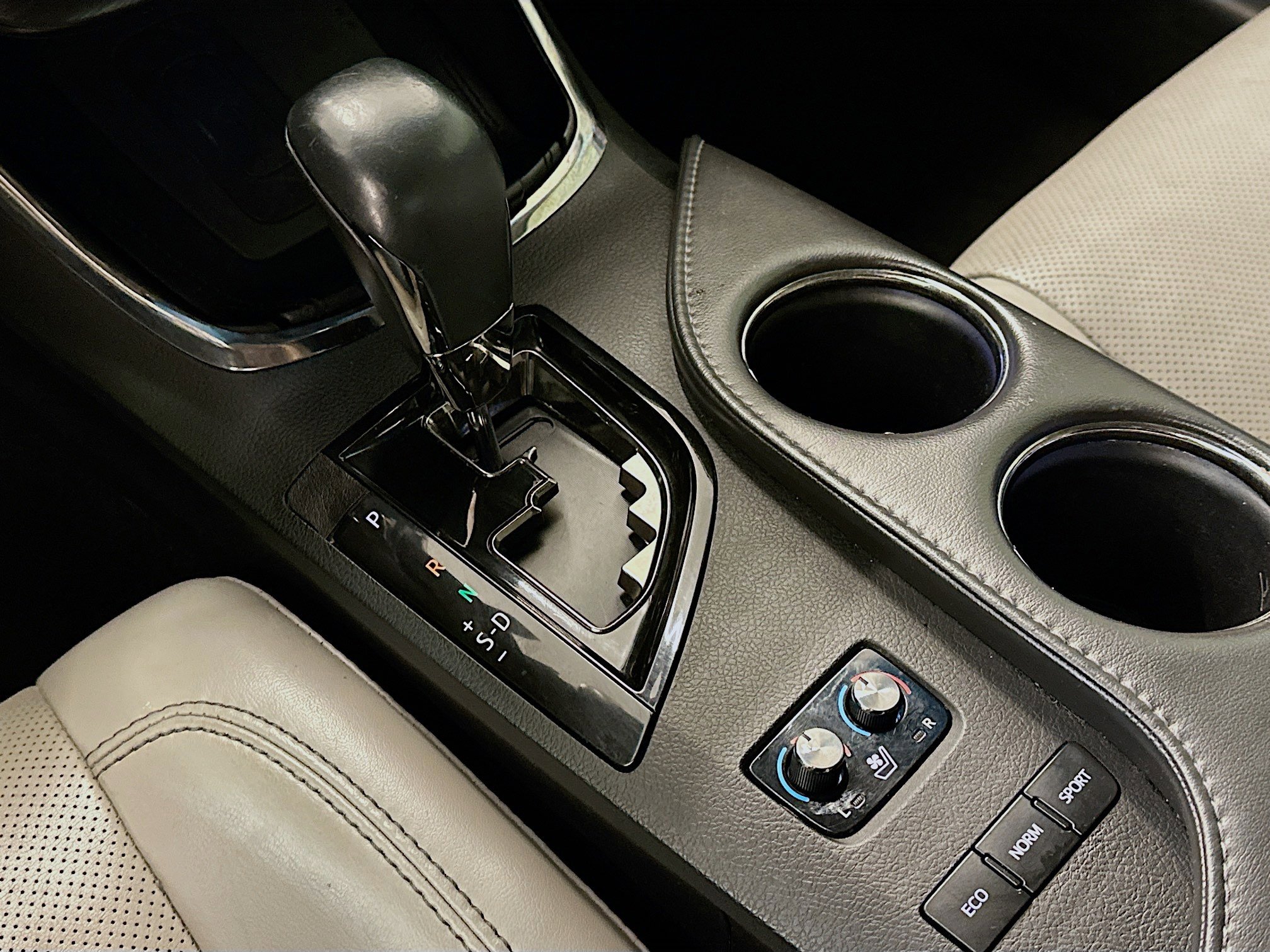 Used 2016 Toyota Avalon Limited image 25