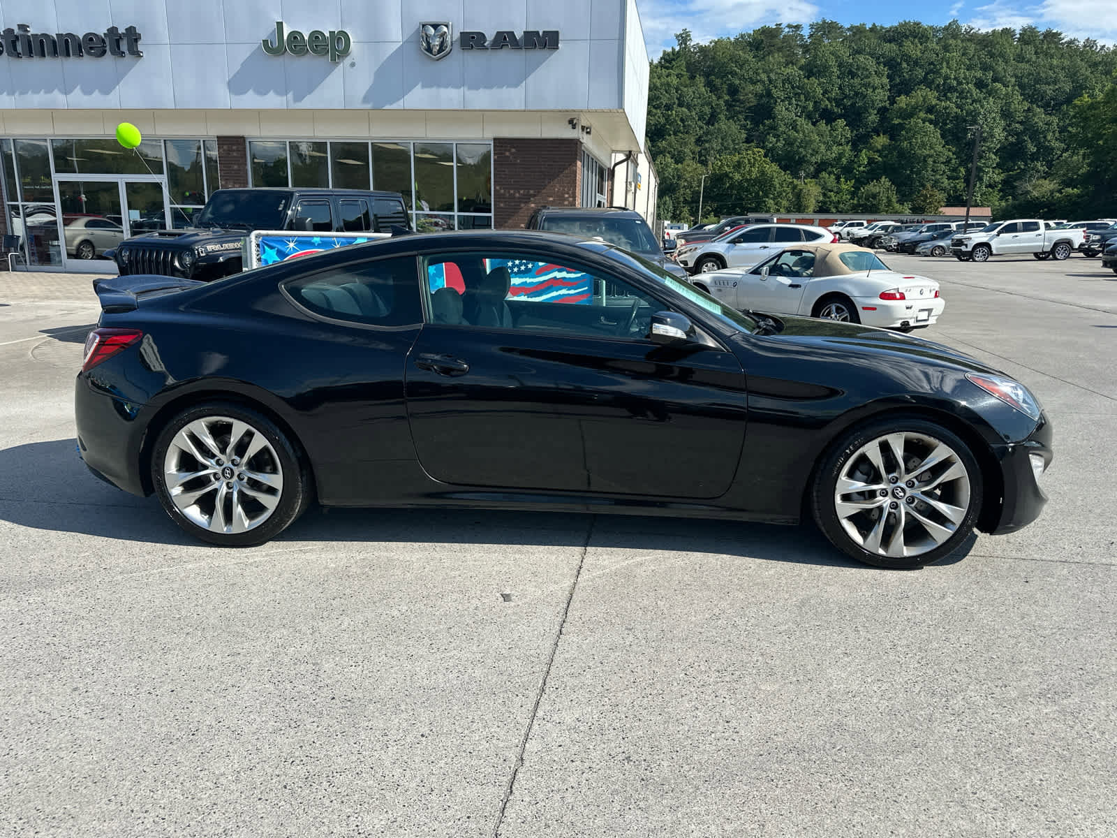 Used 2015 Hyundai Genesis 3.8 image 5
