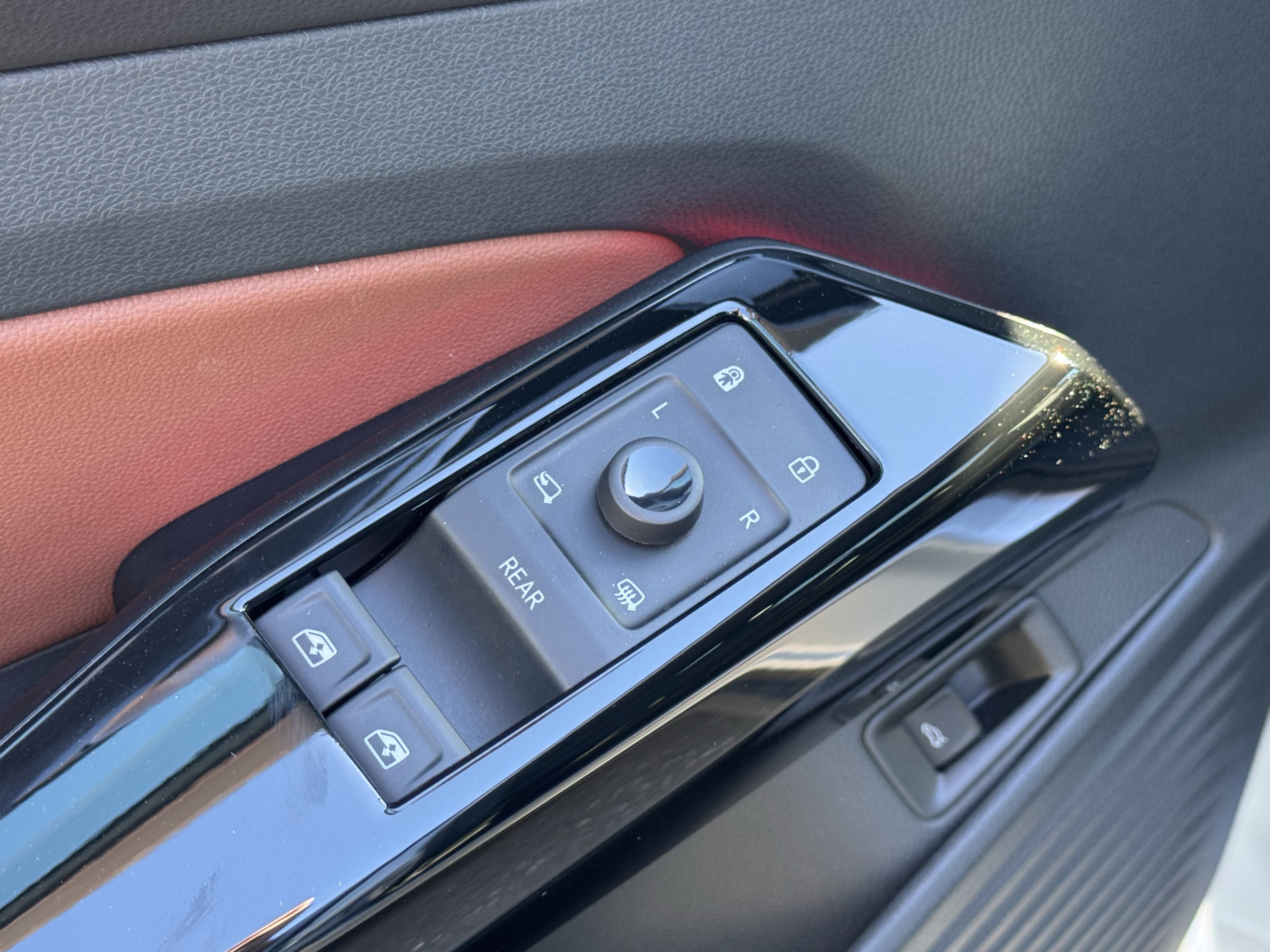 Used 2021 Volkswagen ID.4 Pro S w/ ID.4 Protection Package image 13