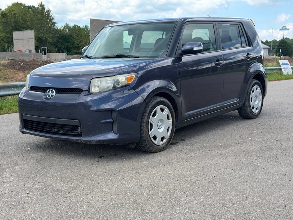 Used 2012 Scion xB FWD image 2
