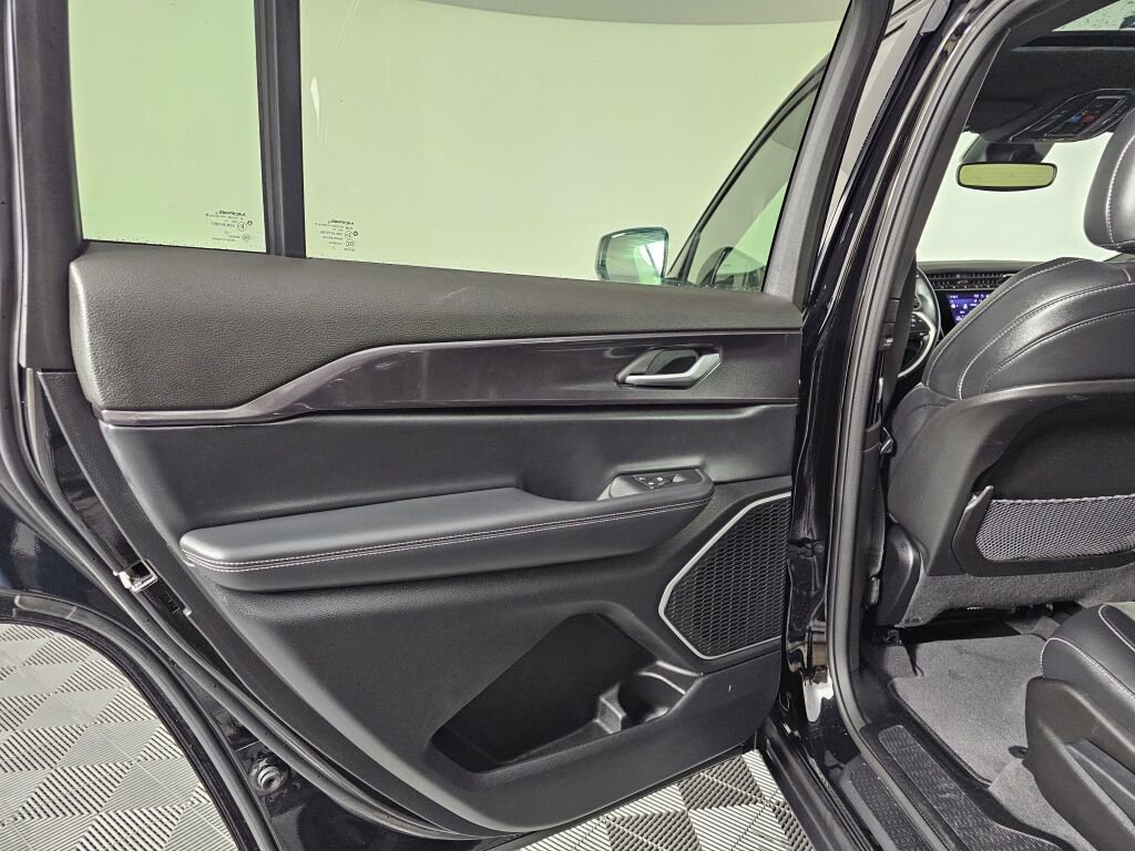 Used 2021 Jeep Grand Cherokee L Altitude image 31