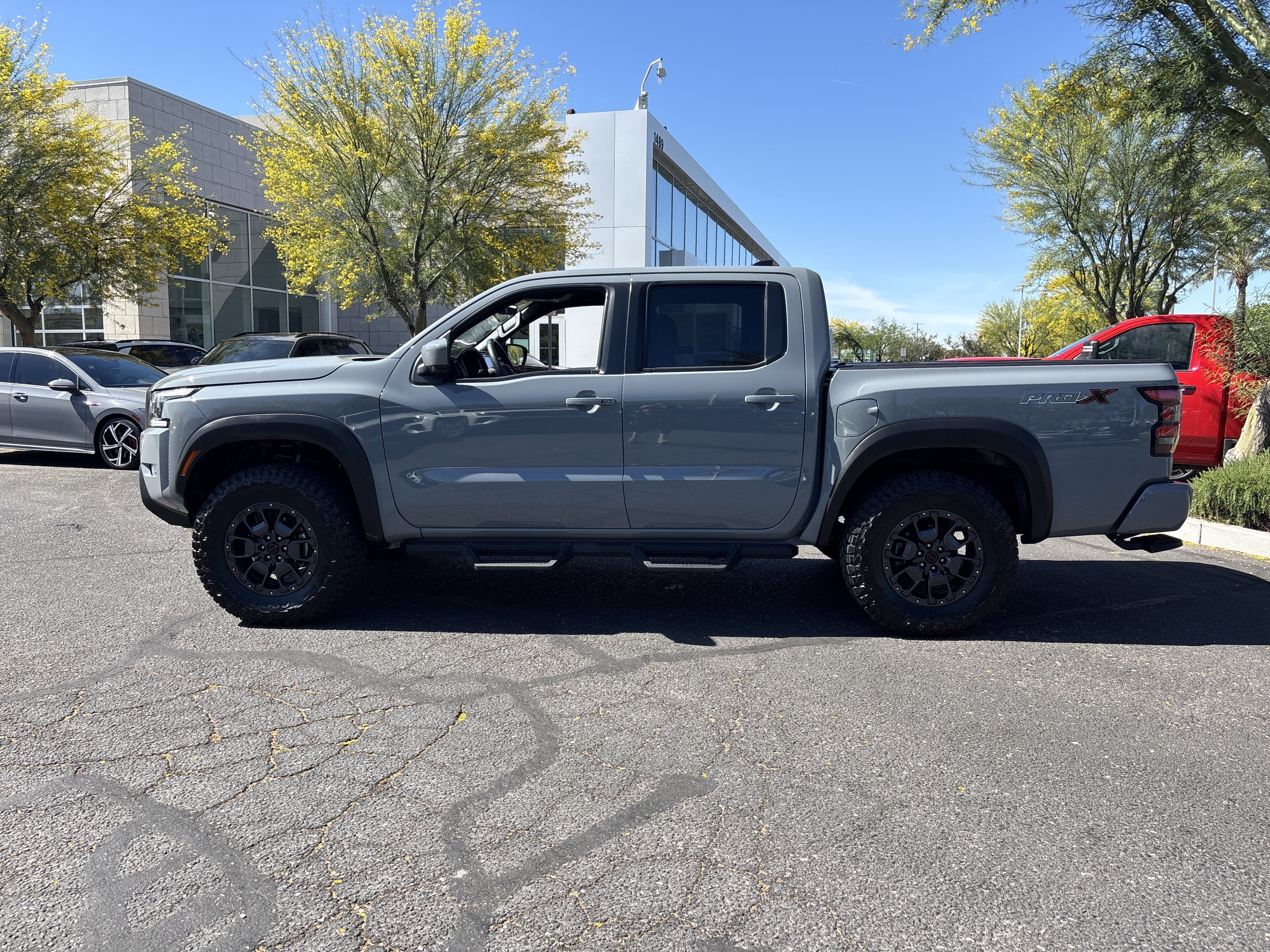Used 2023 Nissan Frontier Pro-X w/ Pro-X Premium Package image 2