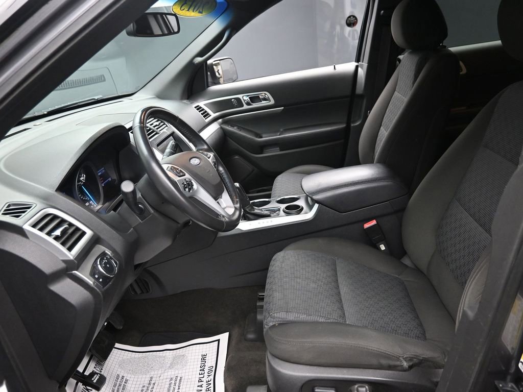Used 2013 Ford Explorer XLT image 7