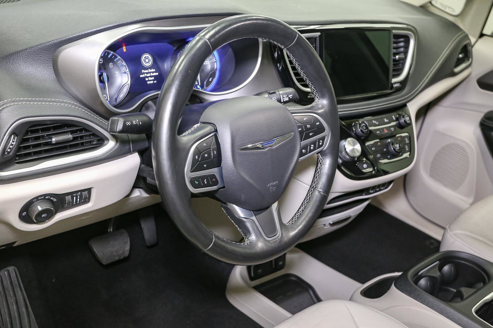 Used 2021 Chrysler Pacifica Touring-L image 22