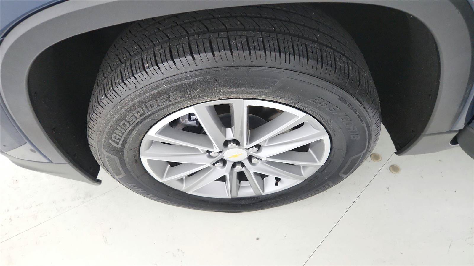 Used 2023 Chevrolet Traverse LT FWD image 29