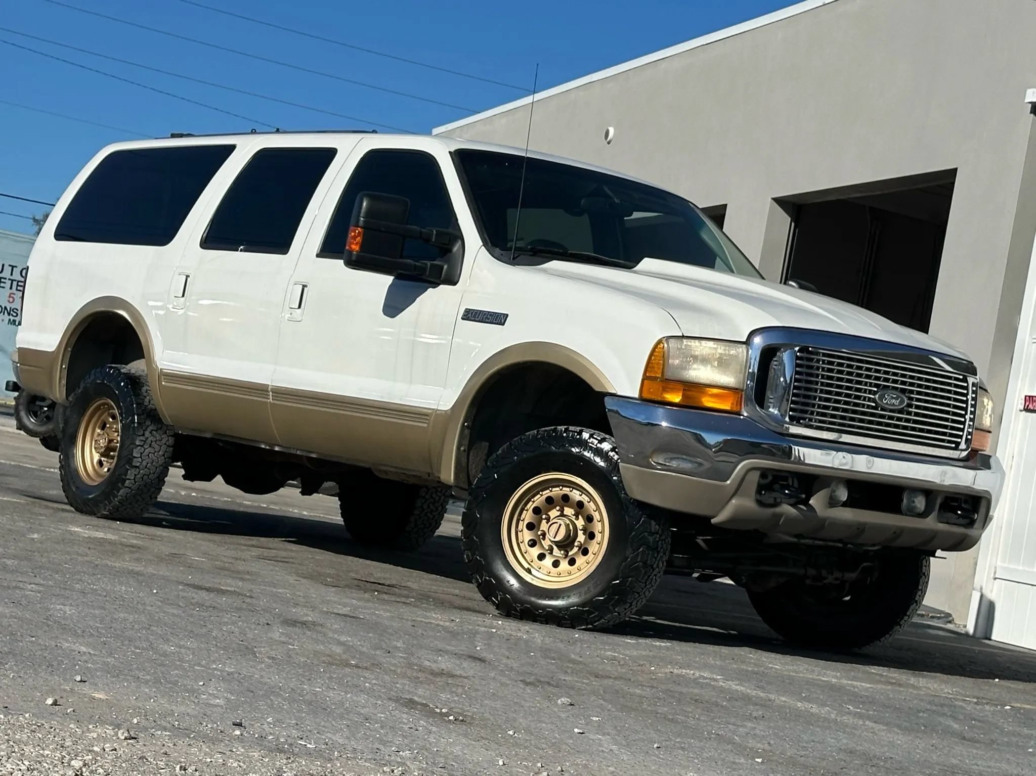 Used 2000 Ford Excursion Limited AWD/4WD image 6