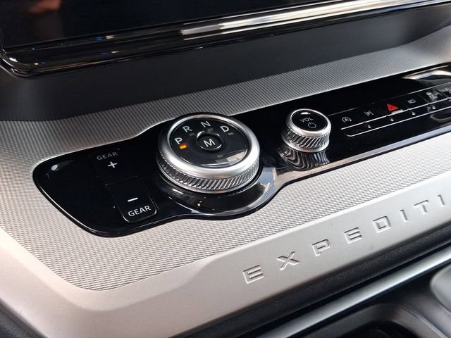 Used 2025 Ford Expedition Active image 20