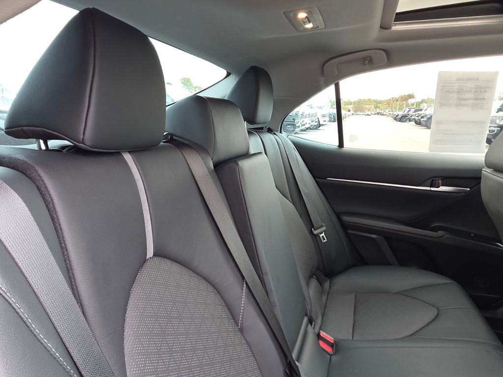 Used 2020 Toyota Camry XSE FWD image 14