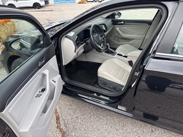 Certified 2023 Volkswagen Jetta SE image 22