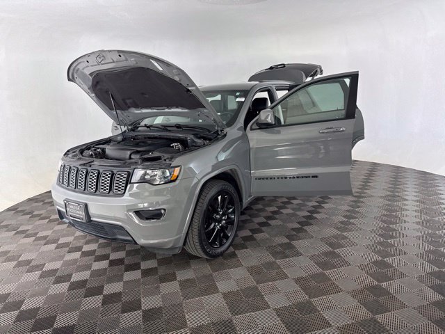 Used 2022 Jeep Grand Cherokee Laredo X AWD/4WD image 12