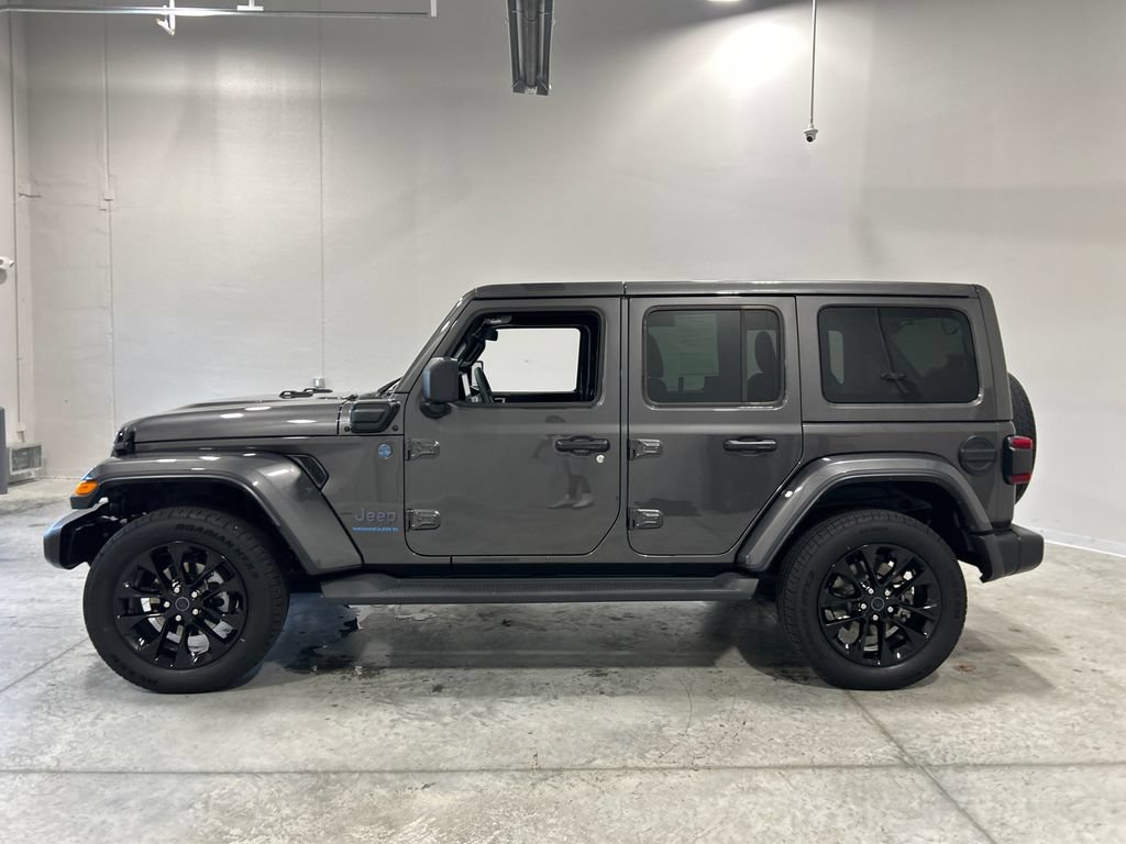 Used 2025 Jeep Wrangler Unlimited Sahara AWD/4WD image 9