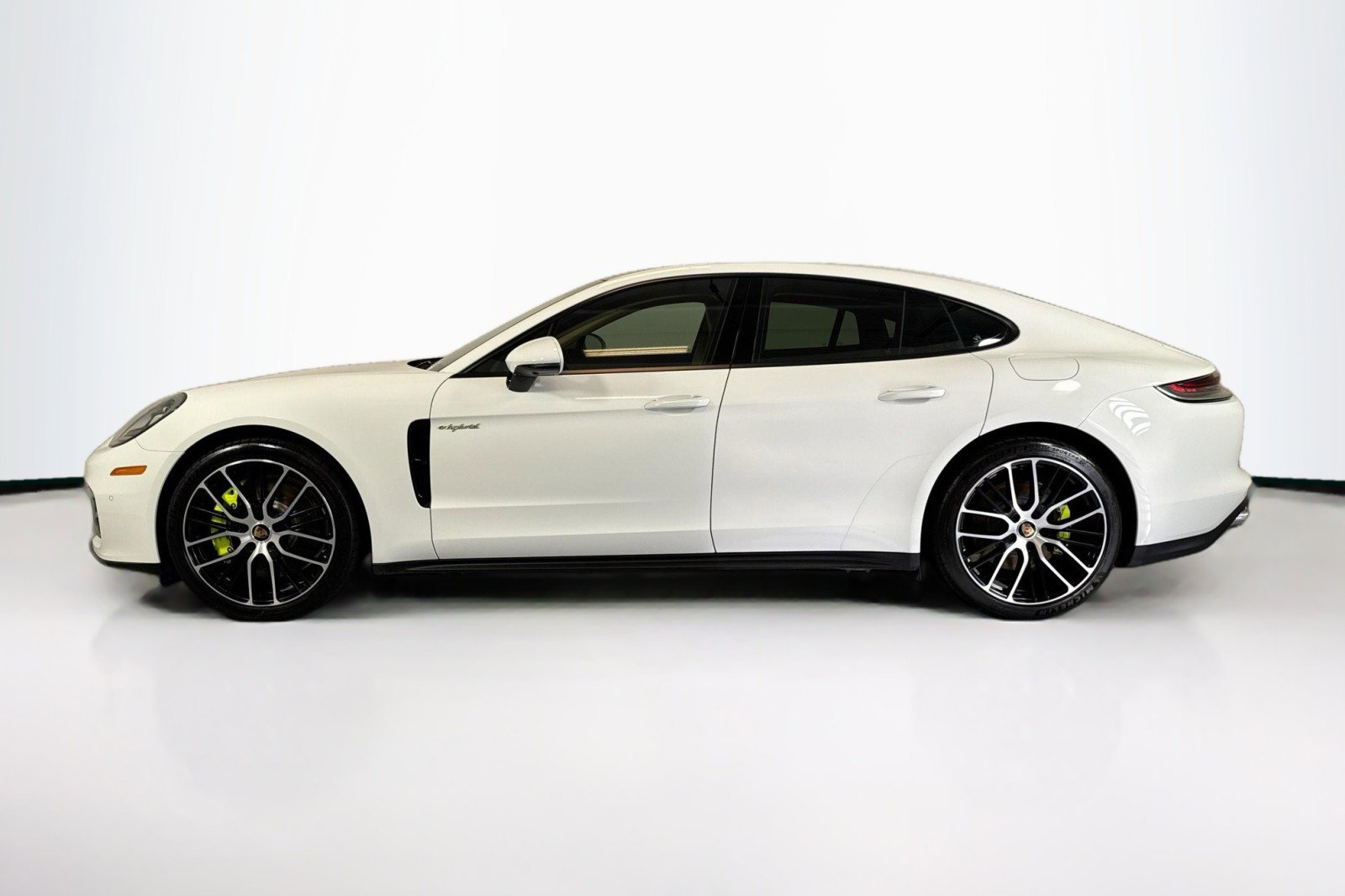 Used 2023 Porsche Panamera 4 w/ Premium Package image 8