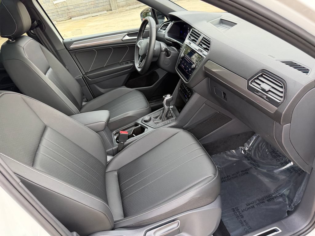 Certified 2023 Volkswagen Tiguan SE R-Line AWD/4WD image 22