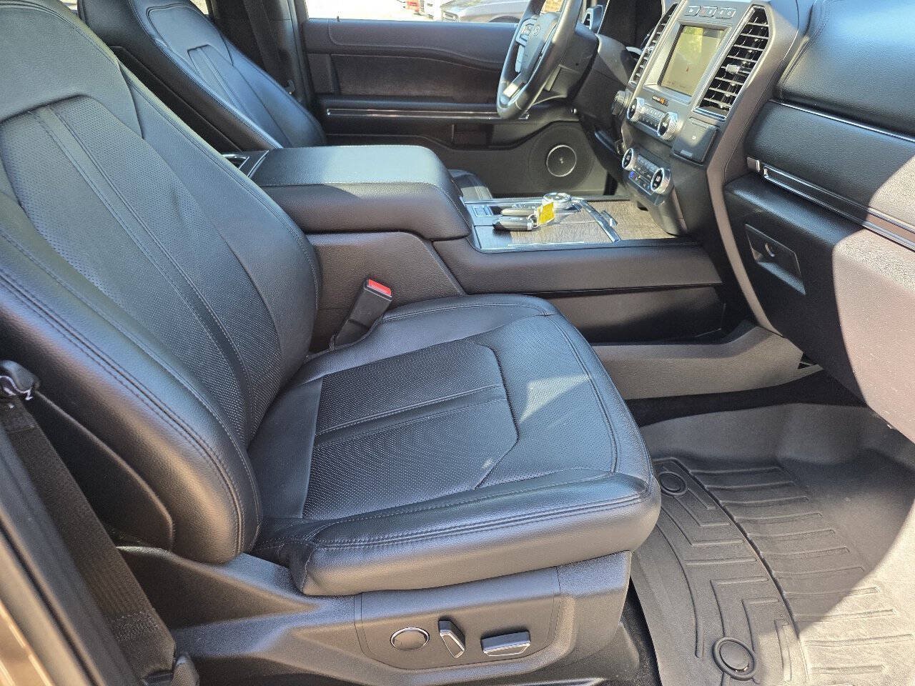 Used 2019 Ford Expedition Limited w/ Equipment Group 302A RWD image 19