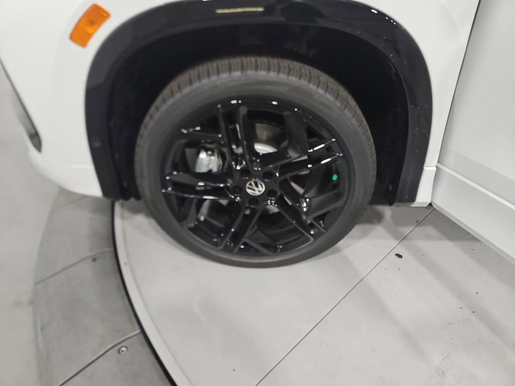 New 2026 Volkswagen Tiguan SE R-Line image 25