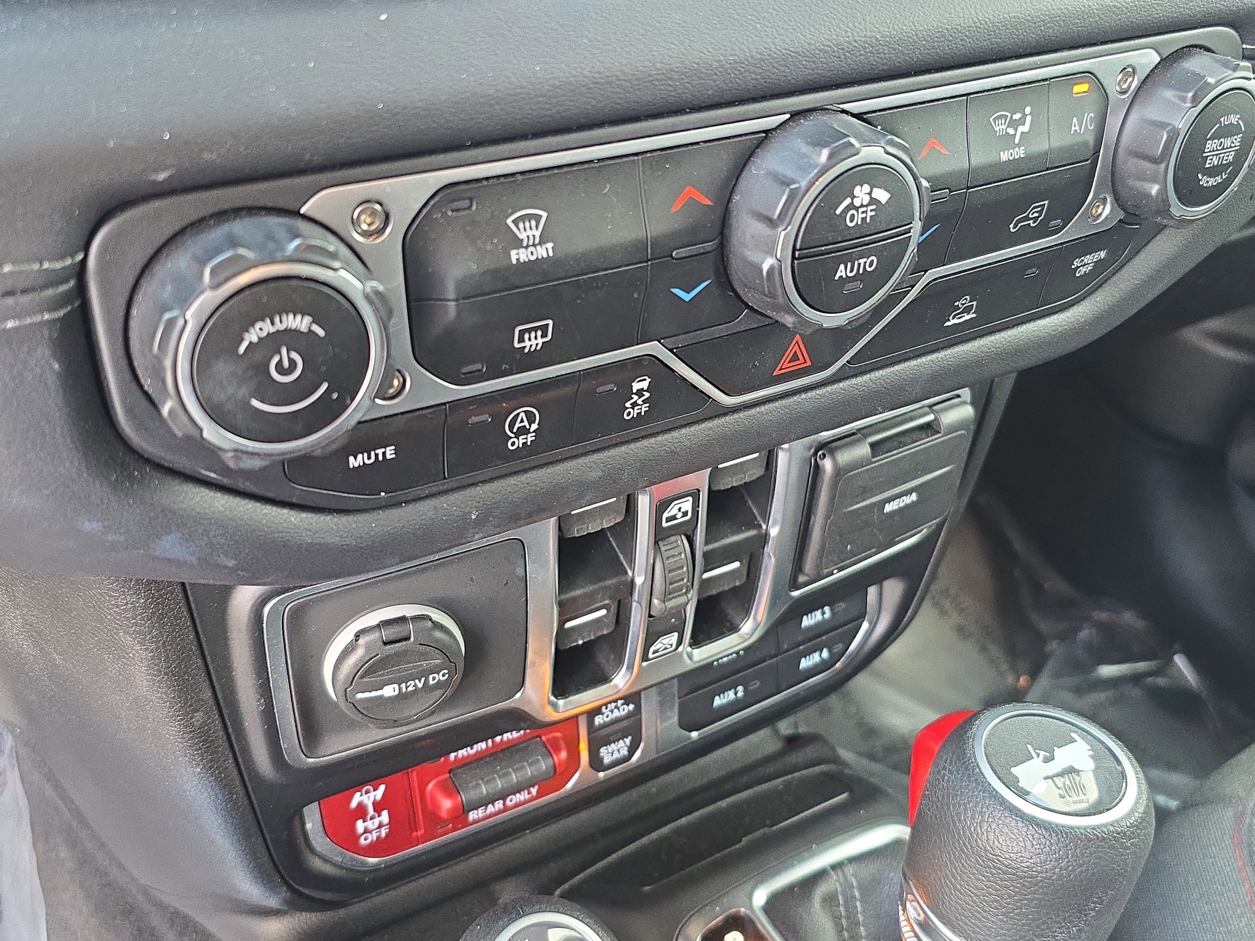 Used 2025 Jeep Wrangler Unlimited Rubicon image 25