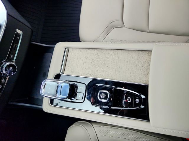 New 2026 Volvo XC90 B6 Plus w/ Protection Package image 22