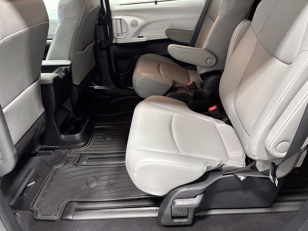 Used 2026 Toyota Sienna XLE AWD/4WD image 48
