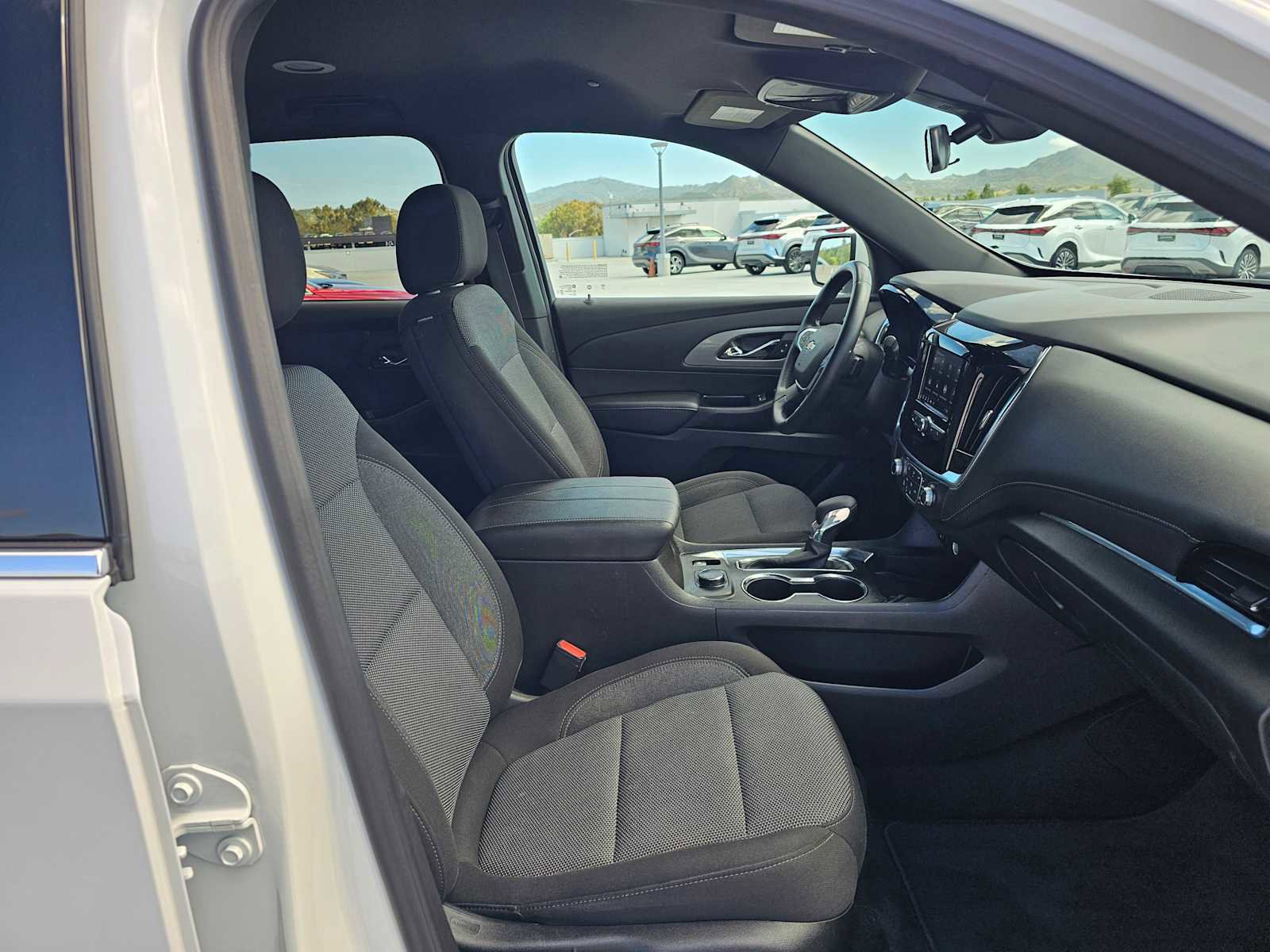 Used 2023 Chevrolet Traverse LT FWD image 9