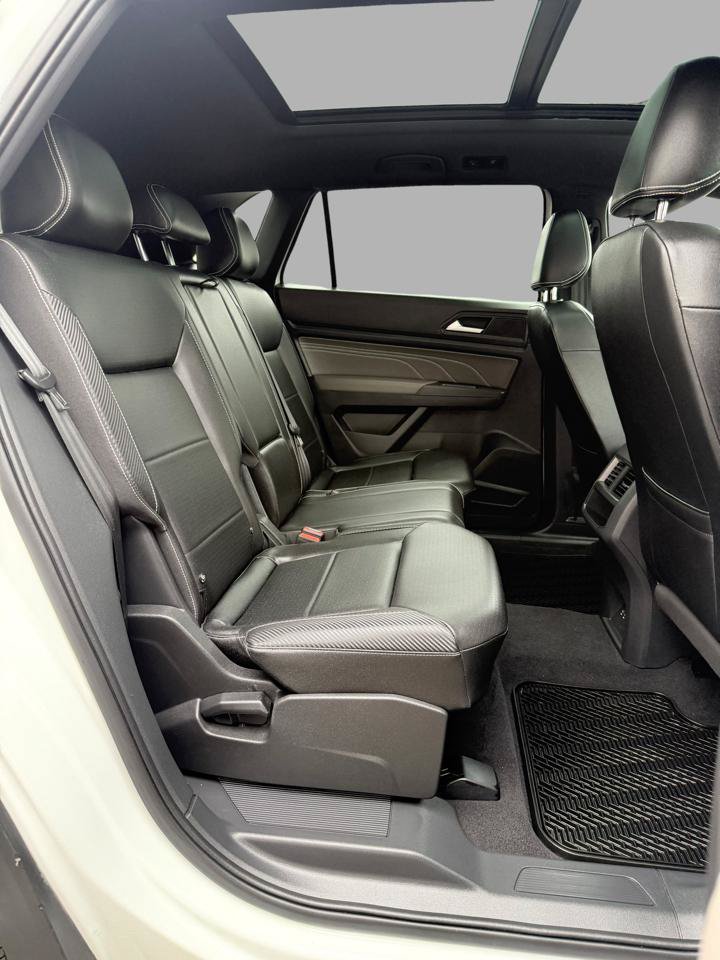 Used 2023 Volkswagen Atlas Cross Sport SE w/ Panoramic Sunroof Package FWD image 32