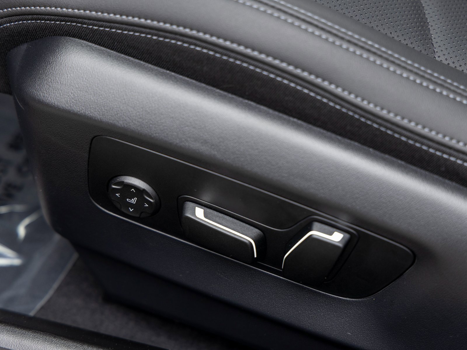 Used 2025 BMW i5 xDrive40 w/ Premium Package image 28