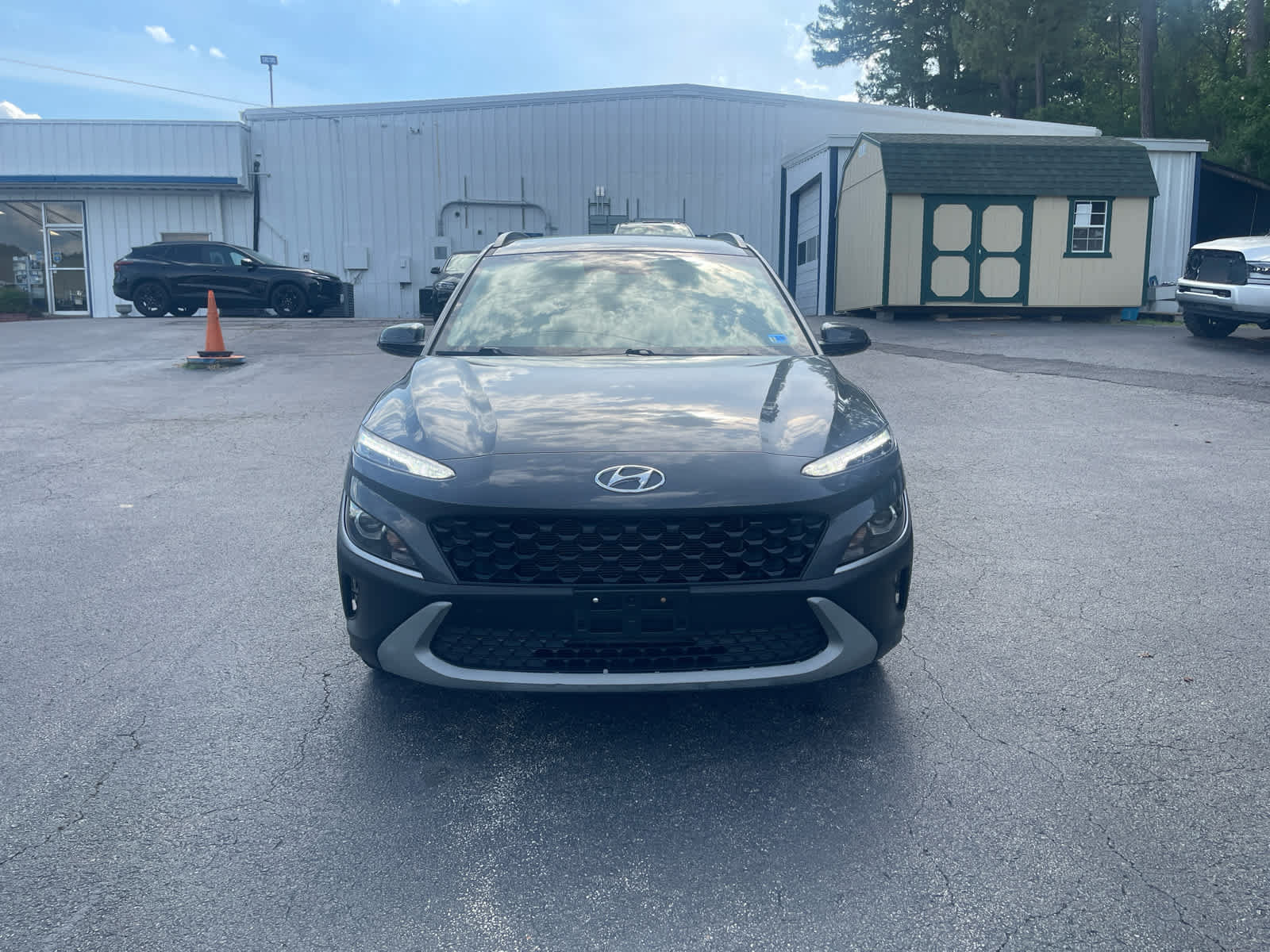 Used 2023 Hyundai Kona SEL AWD/4WD image 2