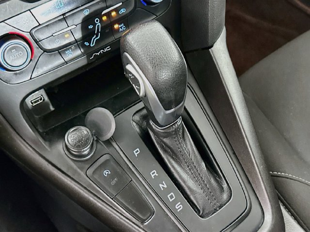 Used 2018 Ford Focus SE w/ SE Appearance Package FWD image 21