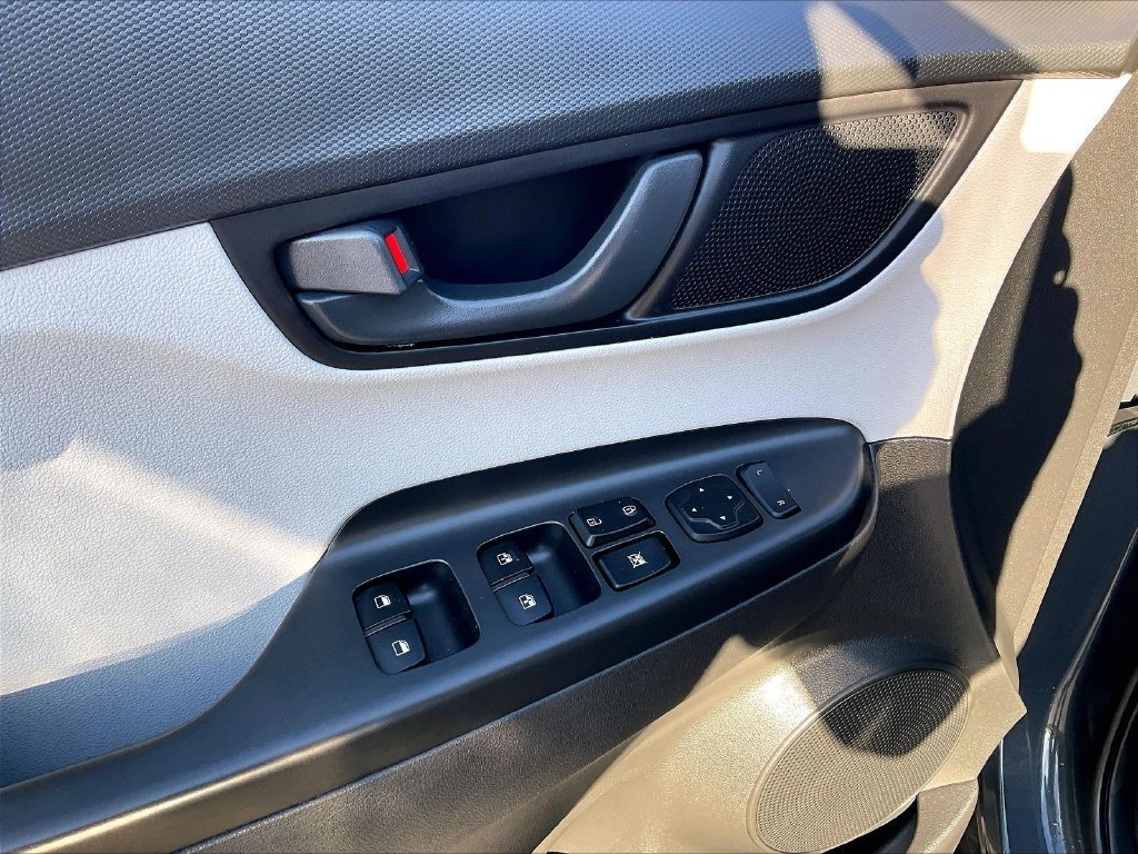 Used 2023 Hyundai Kona SEL AWD/4WD image 36
