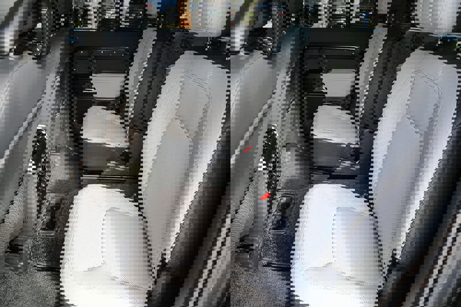 New 2025 Land Rover Defender 130 V8 image 18