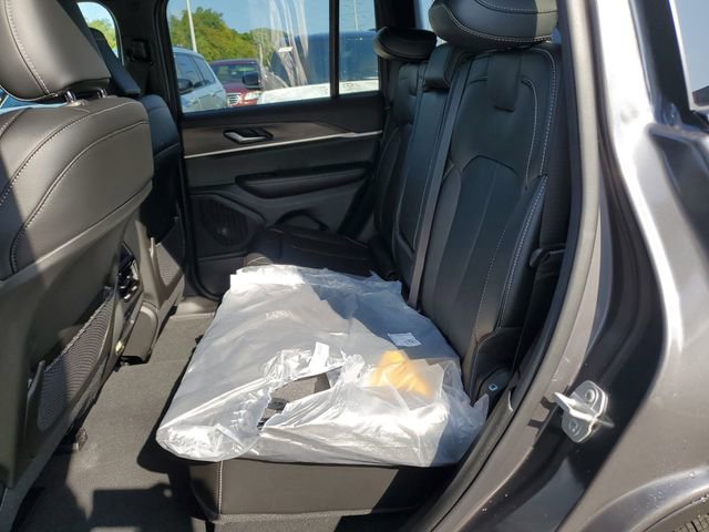 New 2025 Jeep Grand Cherokee Limited w/ Black Appearance Package image 17