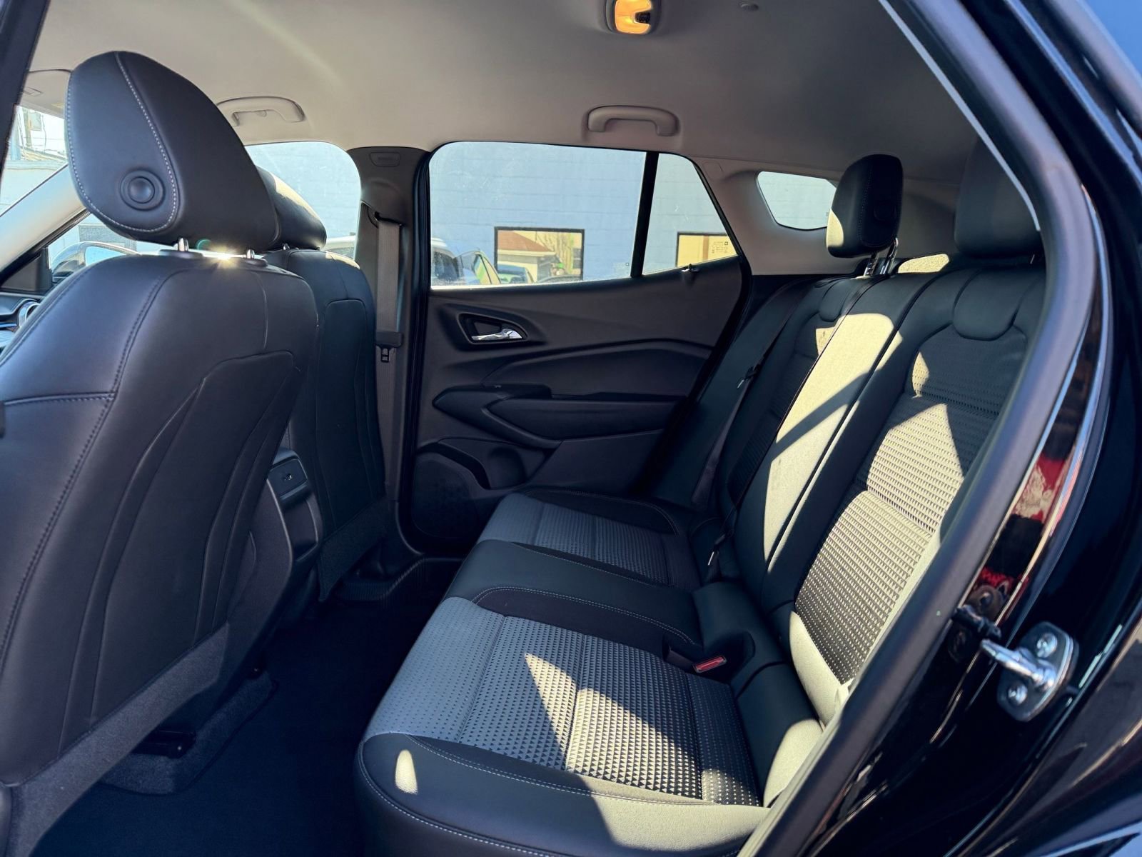 Used 2025 Chevrolet Trax LT w/ LT Convenience Package image 23