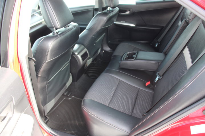 Used 2014 Toyota Camry SE image 14