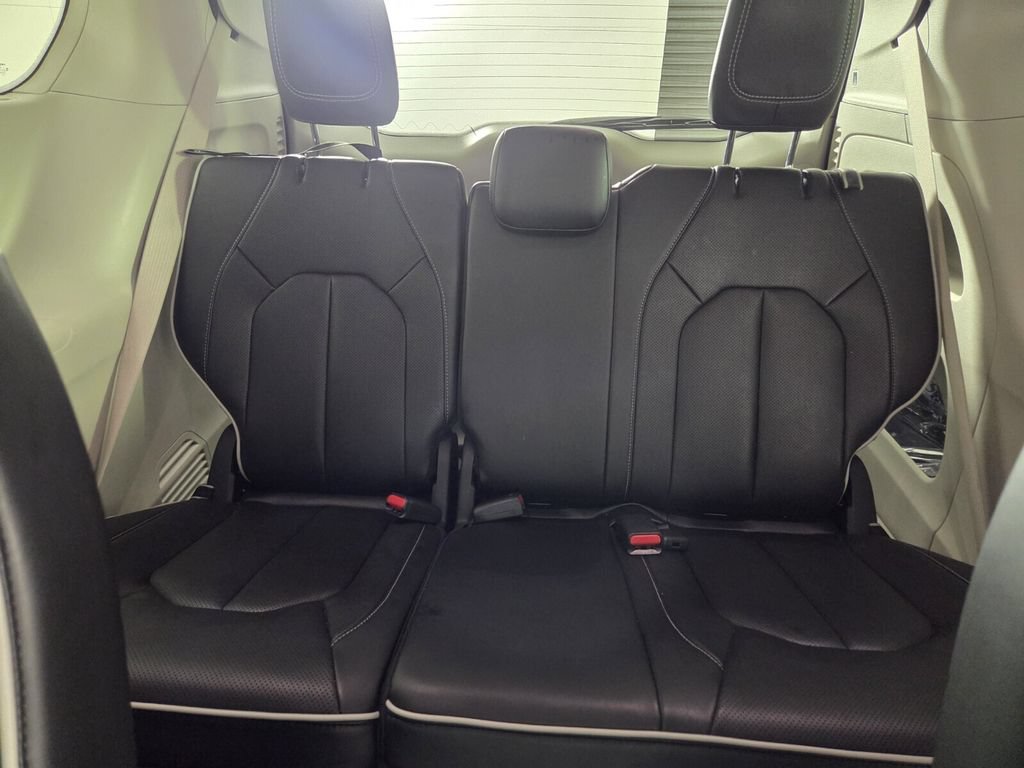 Used 2024 Chrysler Pacifica Limited w/ Trailer Tow Group FWD image 23