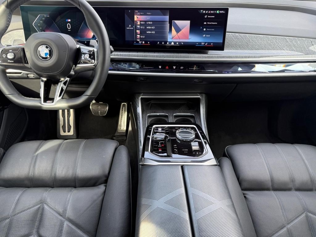 Used 2023 BMW 760i xDrive w/ Executive Package AWD/4WD image 12