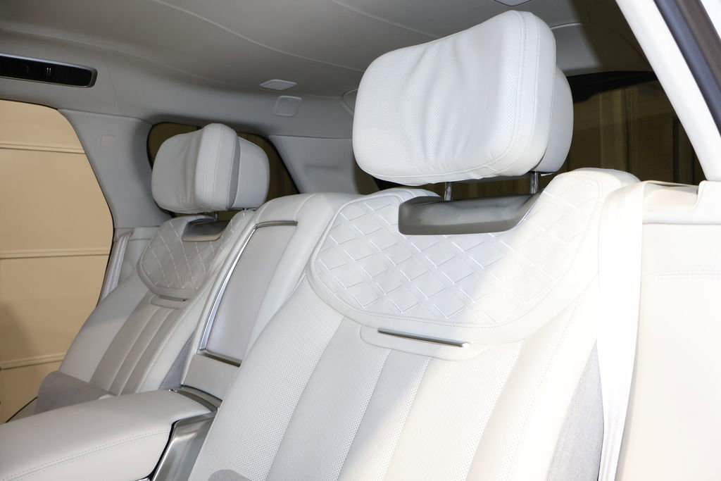 Used 2024 Land Rover Range Rover Long Wheelbase SE image 39