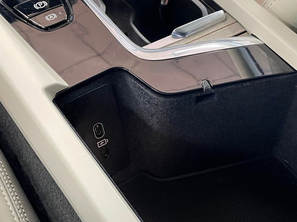 Used 2022 Volvo XC60 T8 Inscription image 38