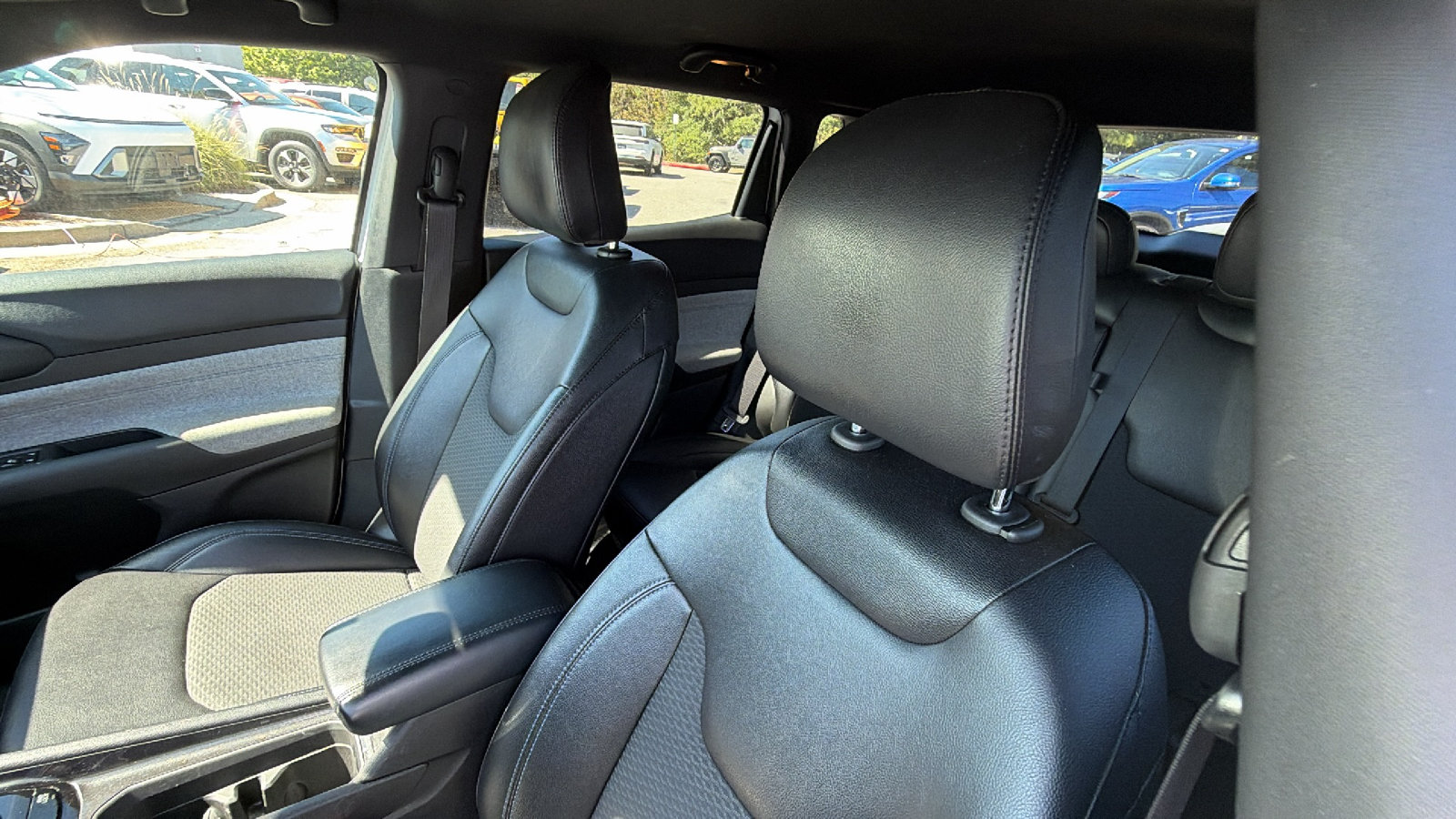 Used 2024 Jeep Compass Latitude AWD/4WD image 17