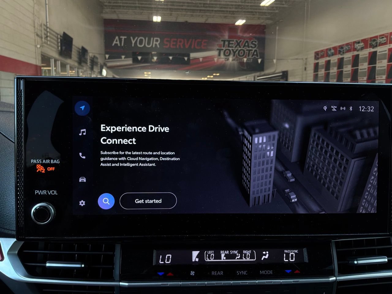 Used 2025 Toyota Sienna XLE FWD image 36