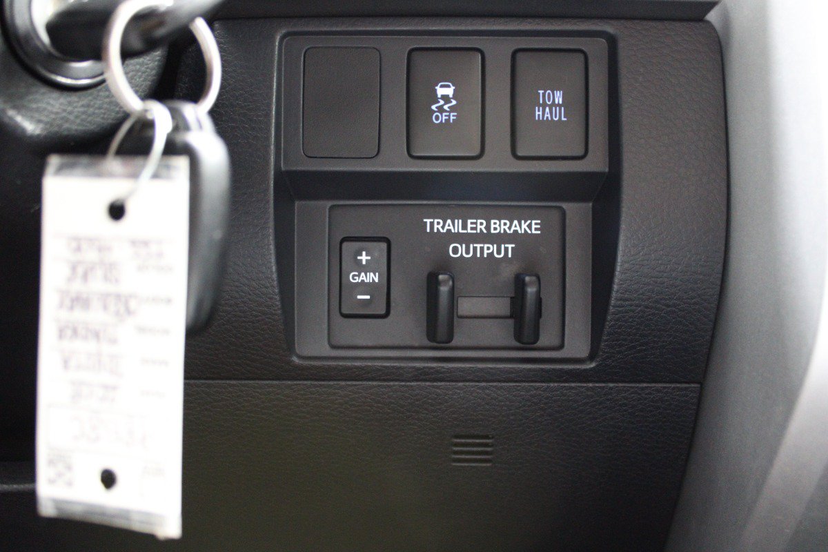 Used 2018 Toyota Tundra SR5 w/ SR5 Upgrade Package AWD/4WD image 19
