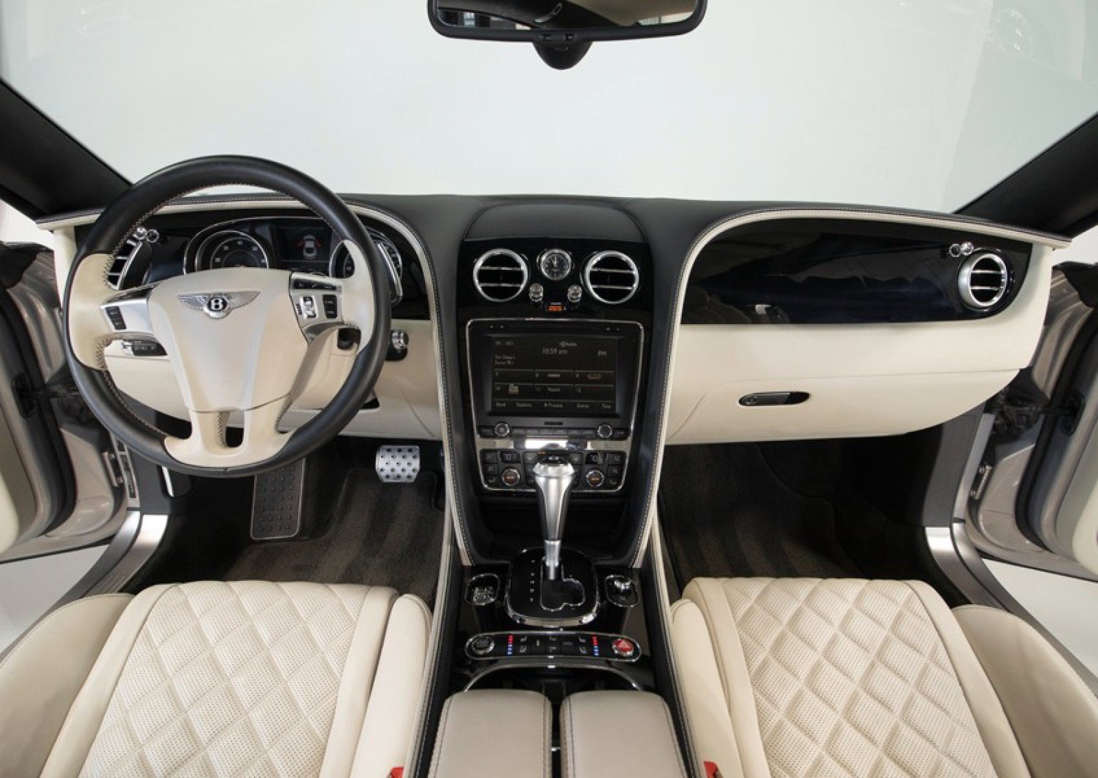 Used 2017 Bentley Continental GT image 23