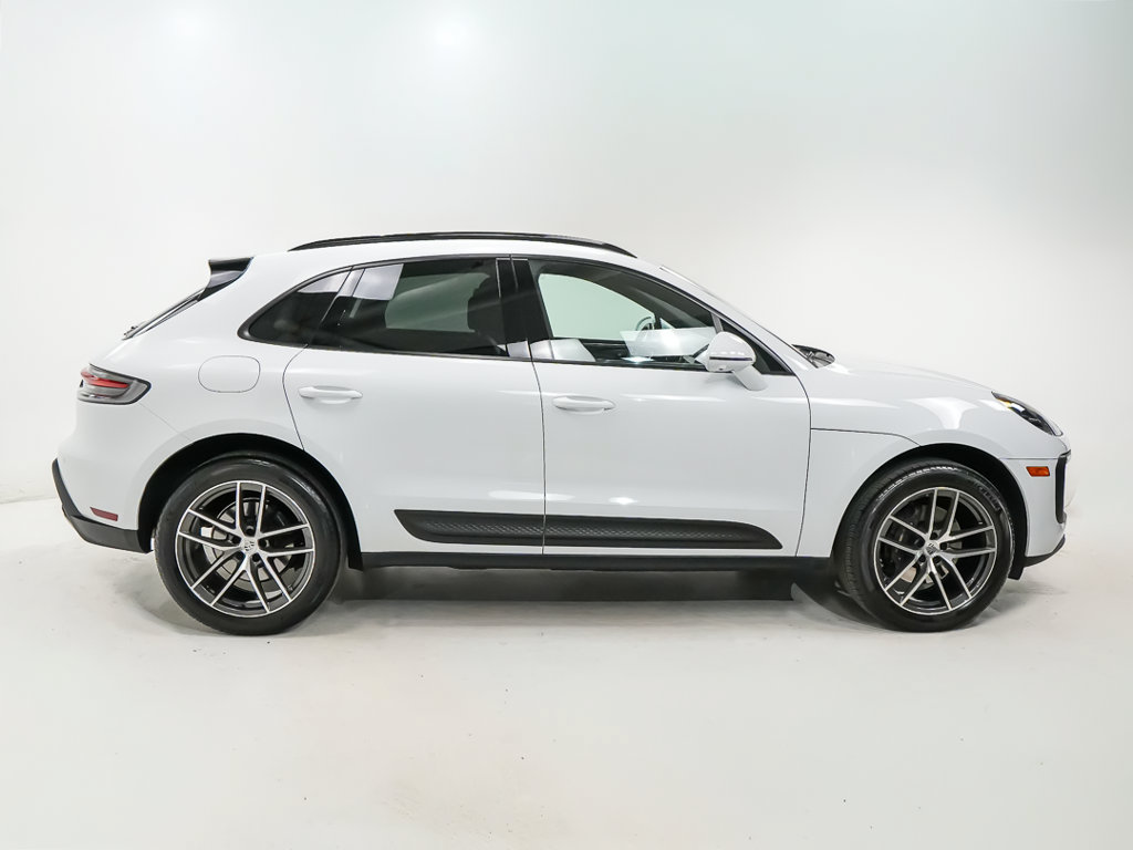 Certified 2024 Porsche Macan AWD/4WD image 9